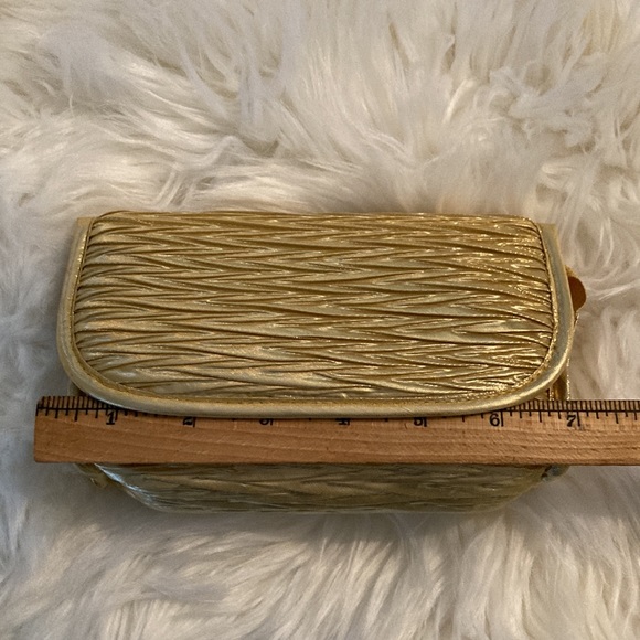 Unbranded gold gathered lame evening bag w/zip close, inside mirror $9 - Picture 8 of 11